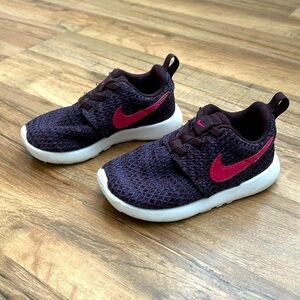 Nike Rosche One Toddler Shoe, Size 9C